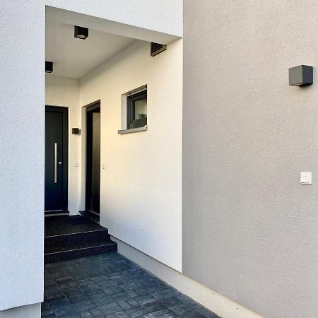 Modernes Apartment, Terrasse Und Garten Am Lilienthalpark Im Suedwesten Berlins Luaran gambar