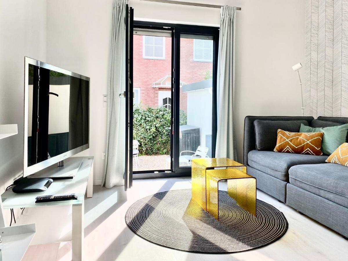 Modernes Apartment, Terrasse Und Garten Am Lilienthalpark Im Suedwesten Berlins Luaran gambar
