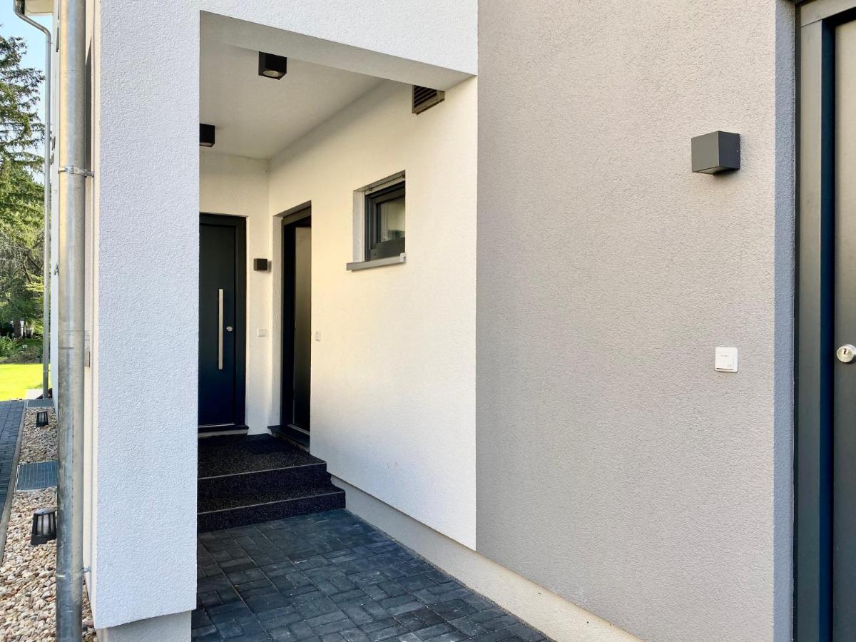Modernes Apartment, Terrasse Und Garten Am Lilienthalpark Im Suedwesten Berlins Luaran gambar