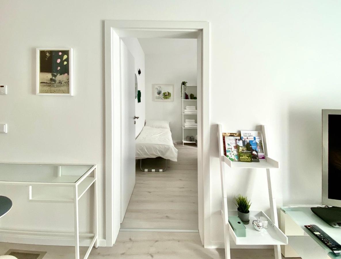Modernes Apartment, Terrasse Und Garten Am Lilienthalpark Im Suedwesten Berlins Luaran gambar