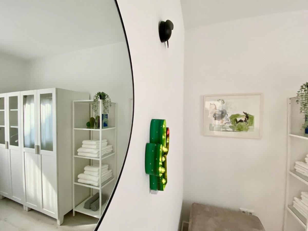 Modernes Apartment, Terrasse Und Garten Am Lilienthalpark Im Suedwesten Berlins Luaran gambar
