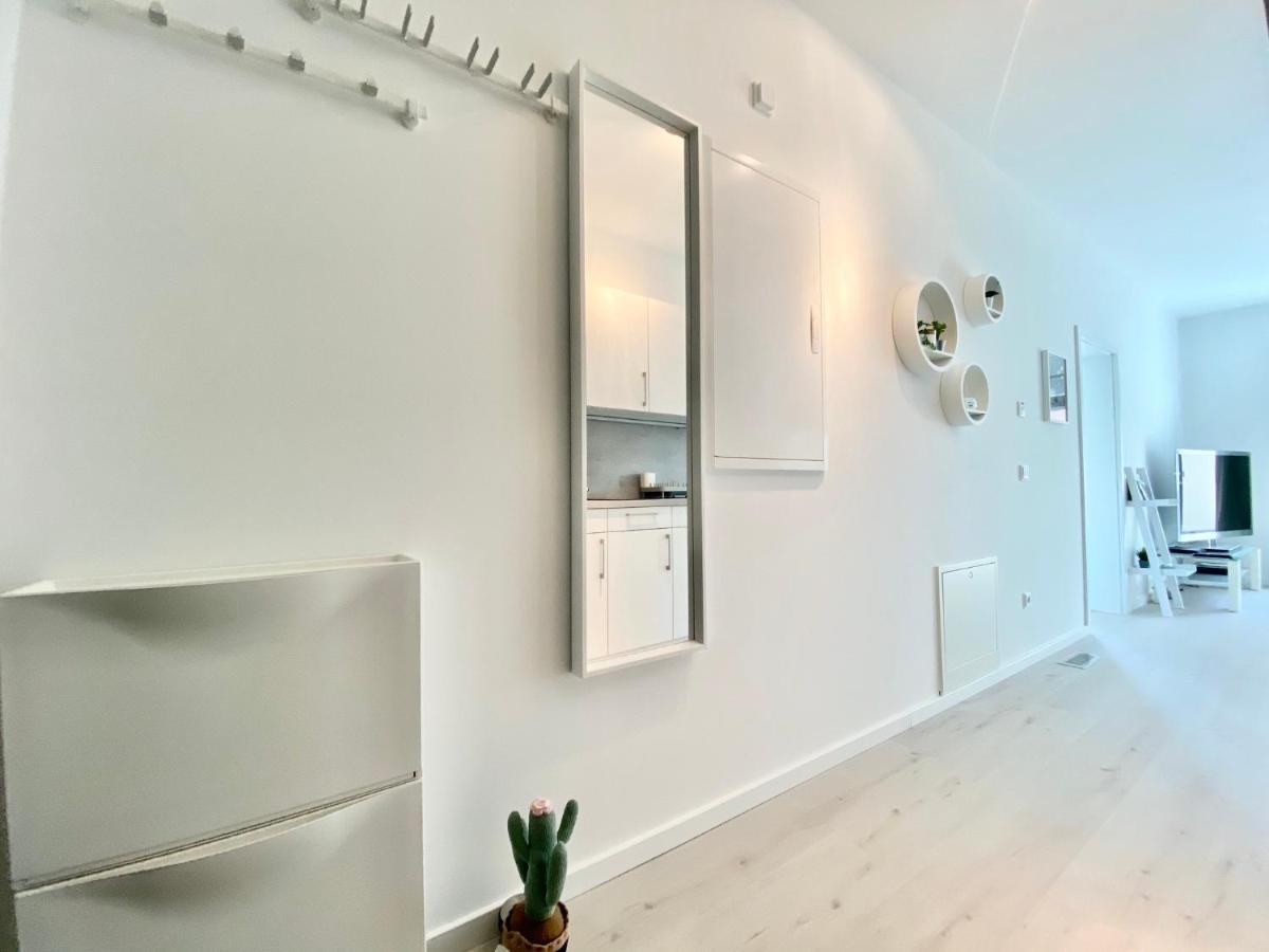 Modernes Apartment, Terrasse Und Garten Am Lilienthalpark Im Suedwesten Berlins Luaran gambar