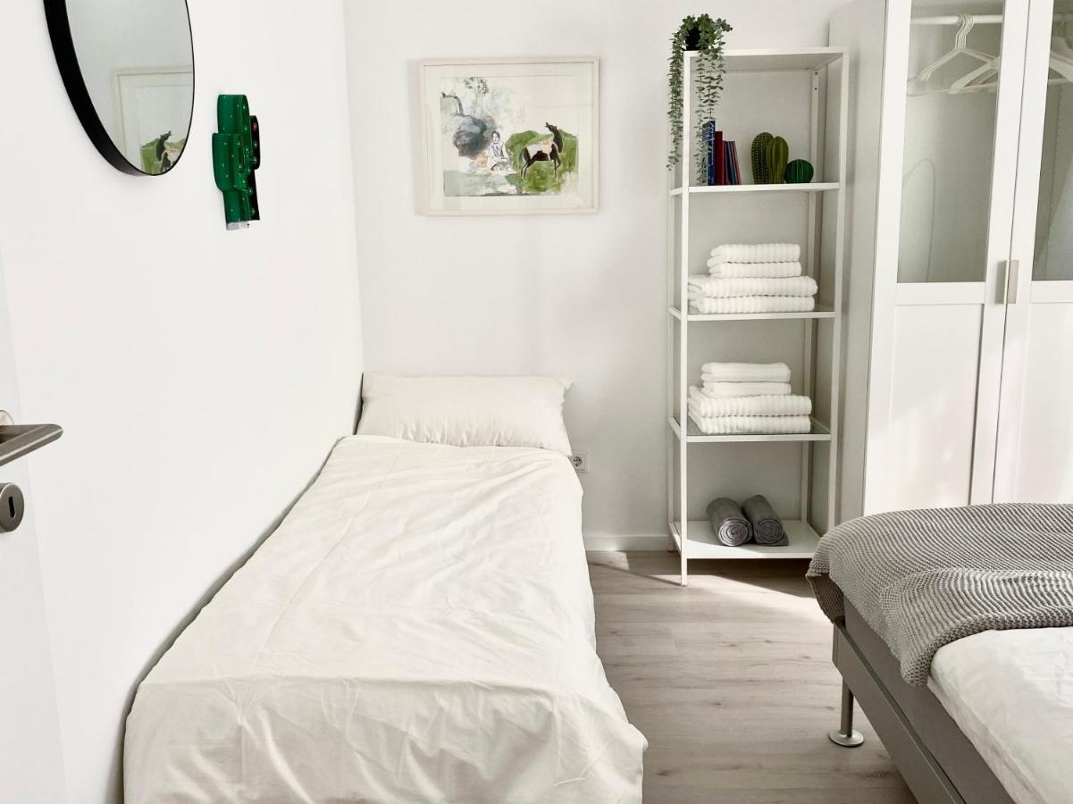 Modernes Apartment, Terrasse Und Garten Am Lilienthalpark Im Suedwesten Berlins Luaran gambar