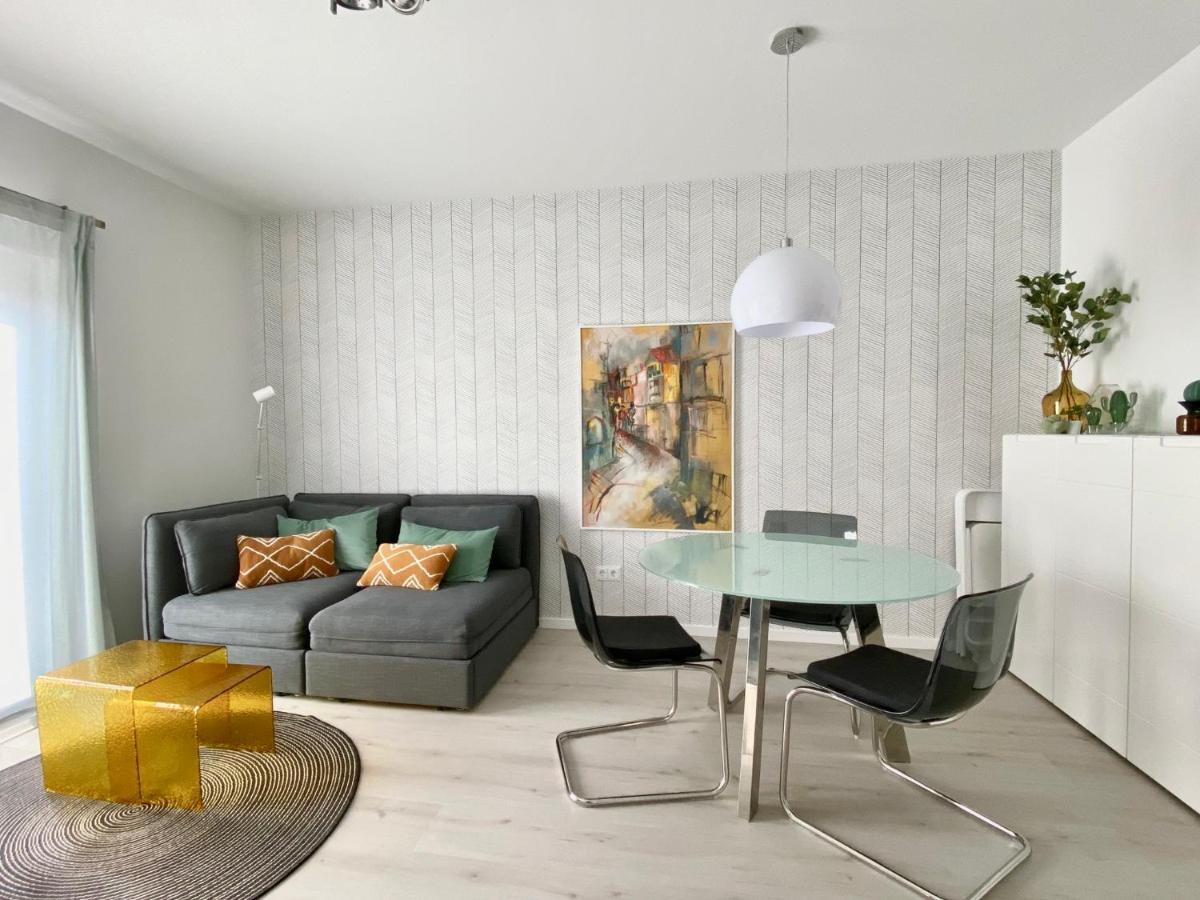 Modernes Apartment, Terrasse Und Garten Am Lilienthalpark Im Suedwesten Berlins Luaran gambar