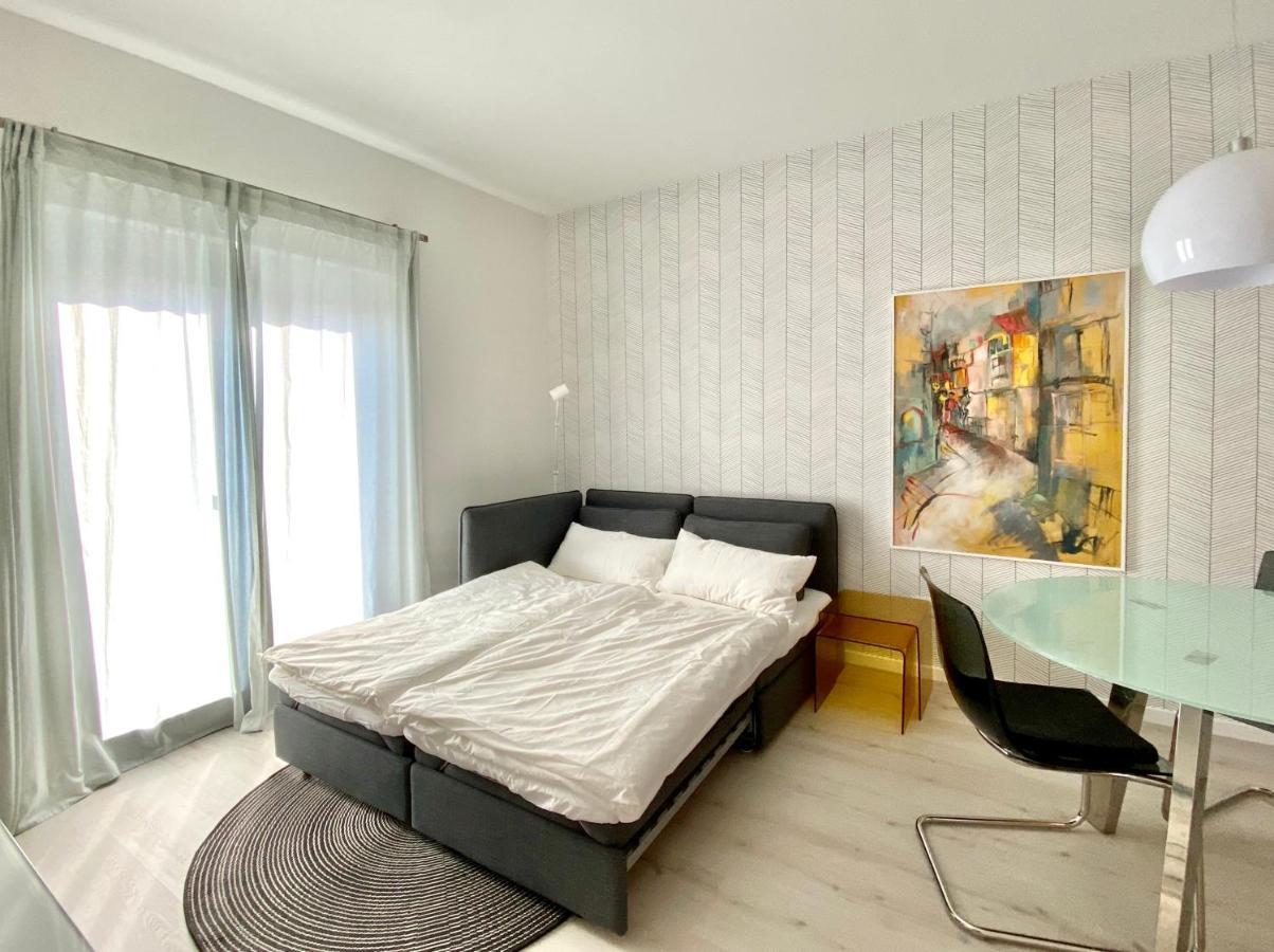 Modernes Apartment, Terrasse Und Garten Am Lilienthalpark Im Suedwesten Berlins Luaran gambar