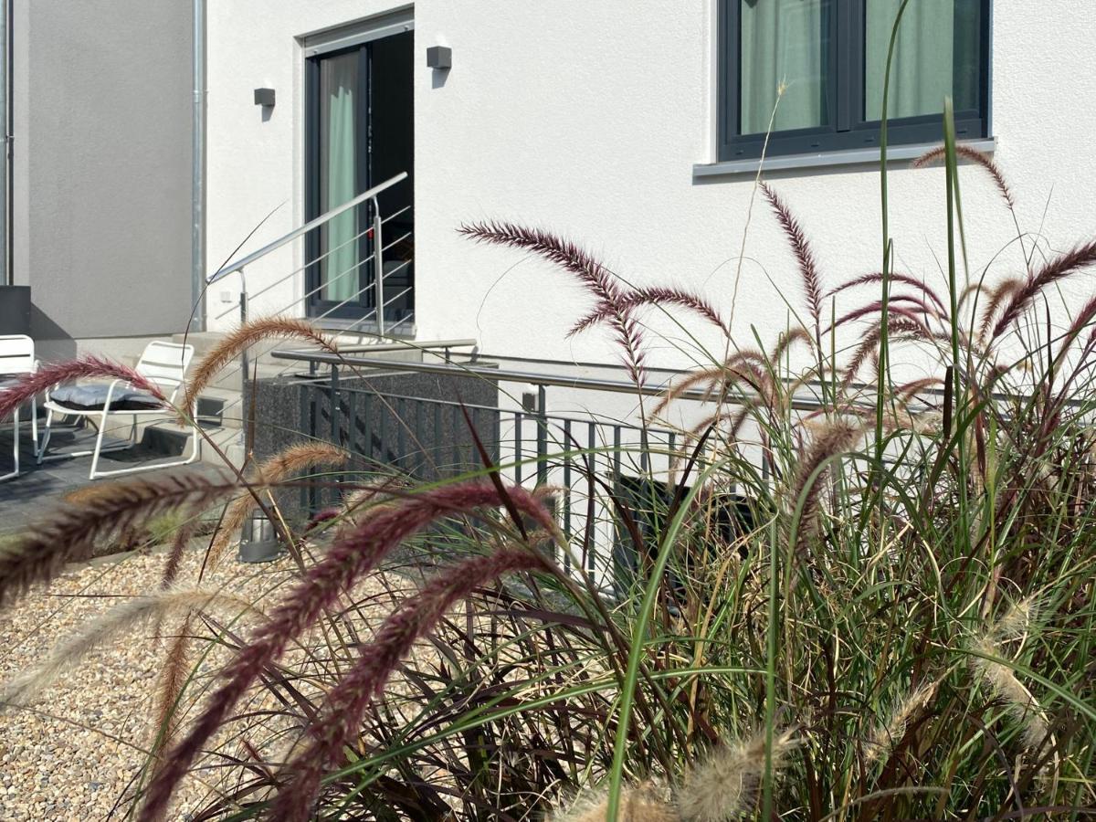 Modernes Apartment, Terrasse Und Garten Am Lilienthalpark Im Suedwesten Berlins Luaran gambar